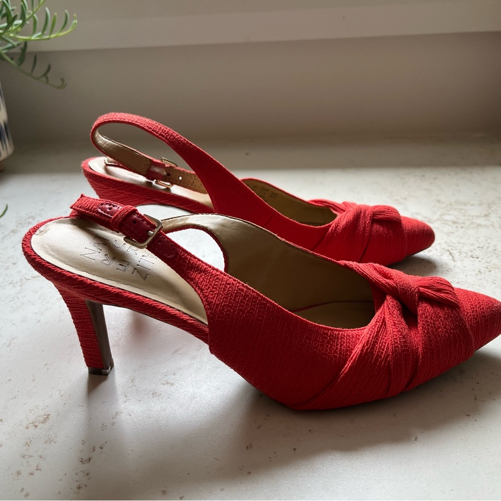 Naturalizer red Heel
